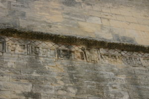 St.Restitut　壁面彫刻