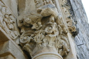St.Jalle　側柱彫刻