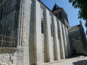 Montmoreau St.Cybardの教会堂側面