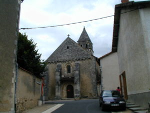 Civauxの教会堂正面