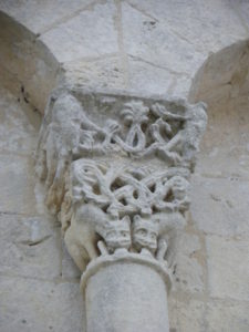 Corme Ecluseの柱頭彫刻