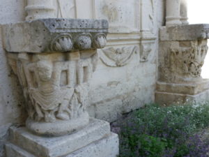 Angoulemeの柱頭彫刻