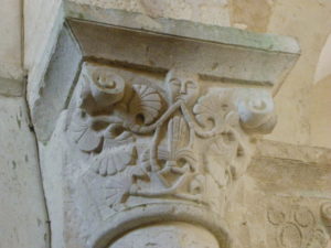 Cellefrouinの柱頭彫刻