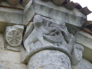 Echillaisの柱頭彫刻