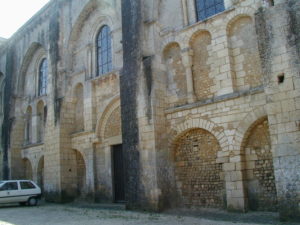 Nouaille-Maupertuisの教会堂側面