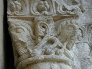 Villesalemの柱頭彫刻