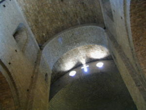 St.Guilhem le Desertの交叉部天井