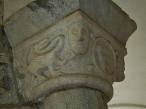 St.Genis des Fontainesの柱頭彫刻