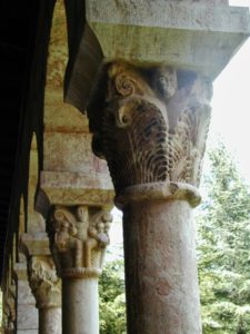 Cuxaの柱頭彫刻