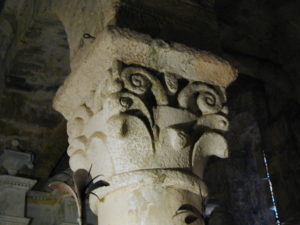Coustougesの柱頭彫刻