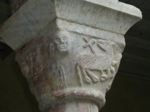 St.Genis des Fontainesの柱頭彫刻