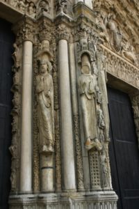 Chartres　人像円柱