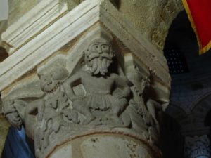 Neuvy St.Sepulcreの柱頭彫刻
