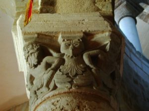 Neuvy St.Sepulcreの柱頭彫刻