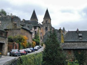 Conques　全景