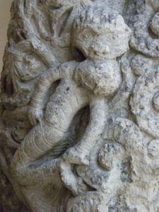 Coulombs 円柱彫刻 12c中期