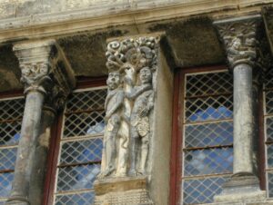 St.Antonin　彫刻