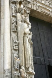 Chartres　人像円柱　右扉口左