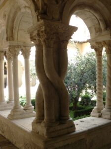 Aix en Provence　回廊柱彫刻
