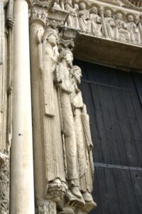 Chartres　人像円柱　中央扉口左