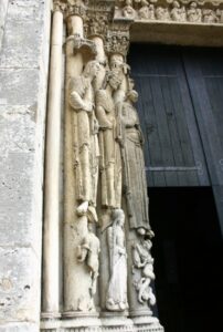 Chartres　人像円柱　左扉口左
