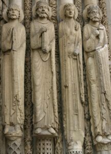 Chartres 人像円柱　中央扉口右