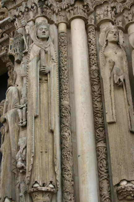 Chartres 人像円柱　中央扉口左