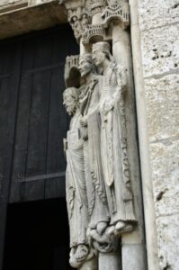 Chartres　人像円柱　右扉口右