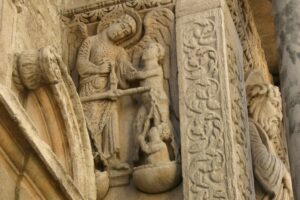 Arles 「扉口彫刻」